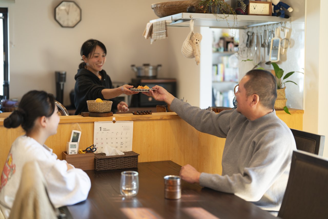 【北上・仙台】お家時間が大好きなご家族へ。国産無垢材と勾配天井が叶える「一番好きなテイスト」で満たす秋の暮らし