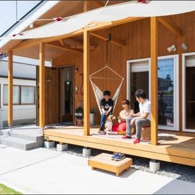 開放感と自然を楽しむ心地よい半平屋の暮らし