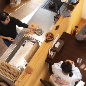 大らかな間取りで、古き良きものと暮らす家