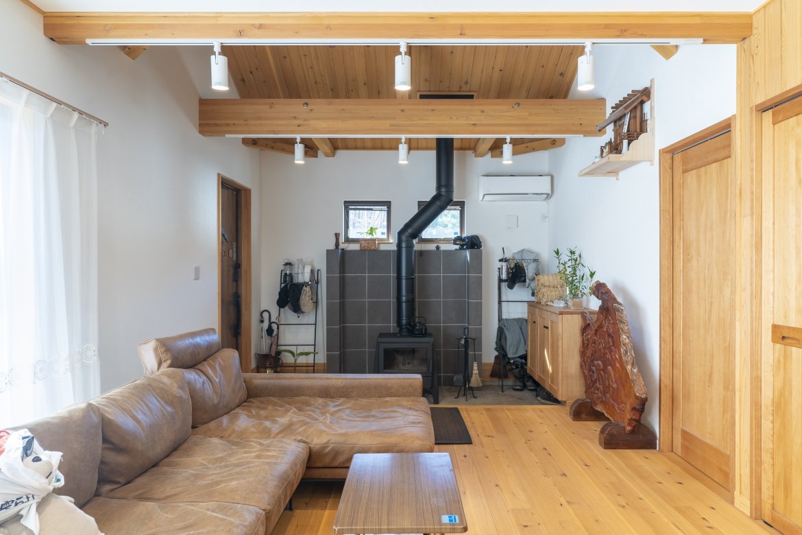 大らかな間取りで、古き良きものと暮らす家